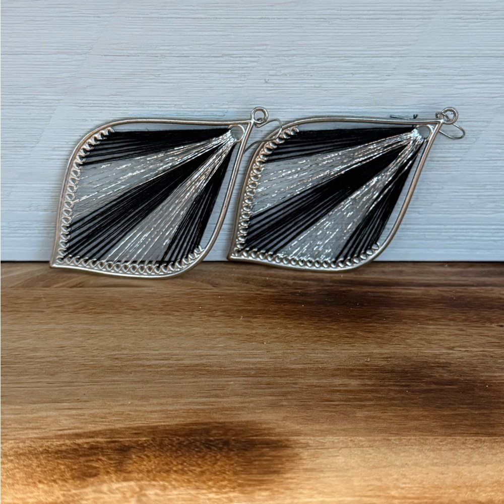 Elegant Silver and Black Teardrop Earrings - Picture 3 of 8